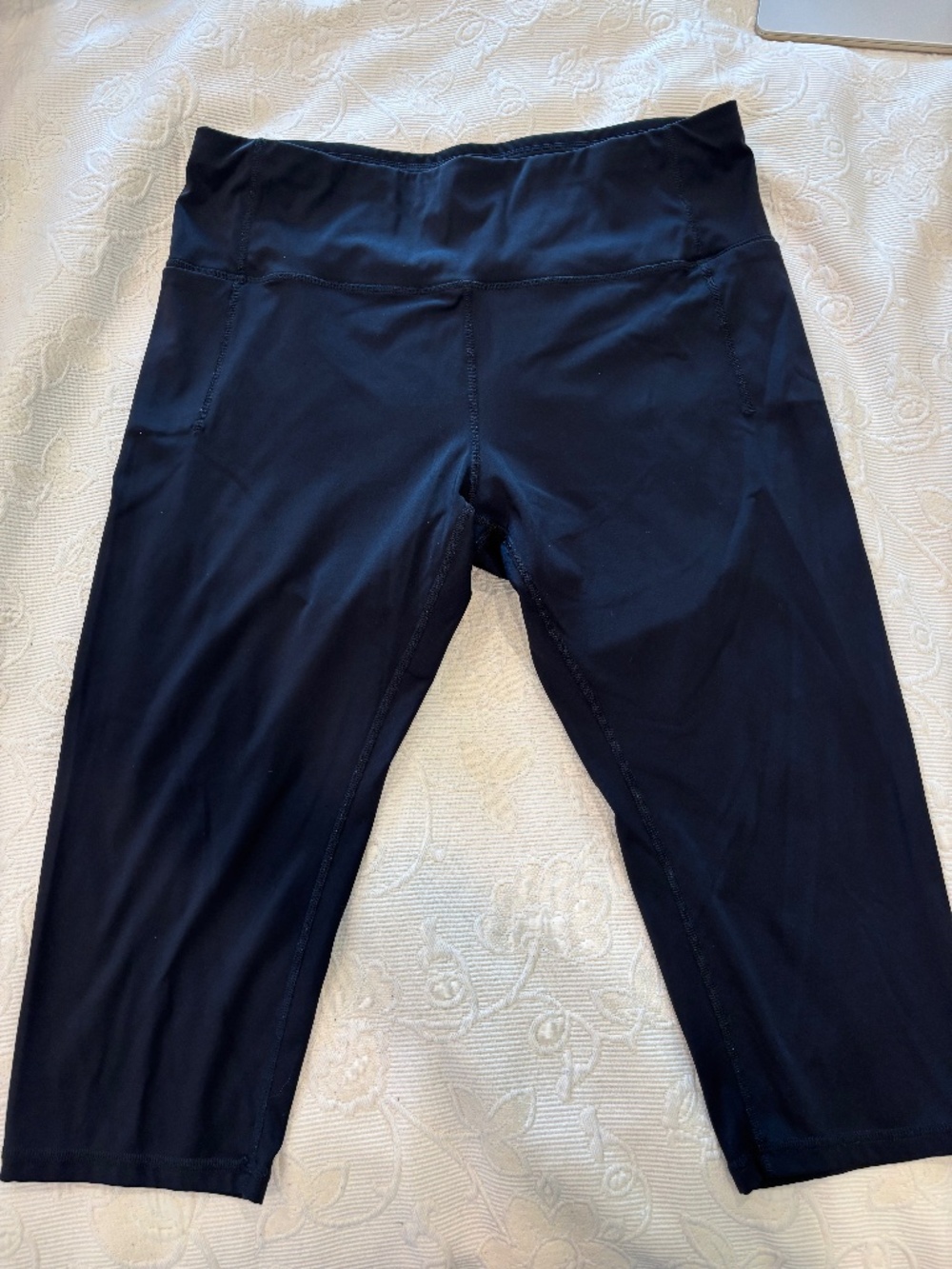 Black High Waisted Capri Athletic Leggings with Side Phone Pocket Size 2XL